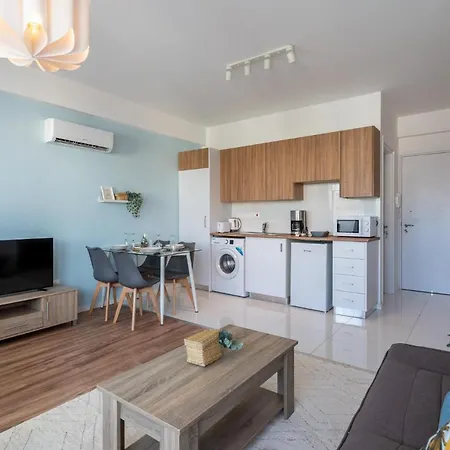 Livia In Apartament Larnaca